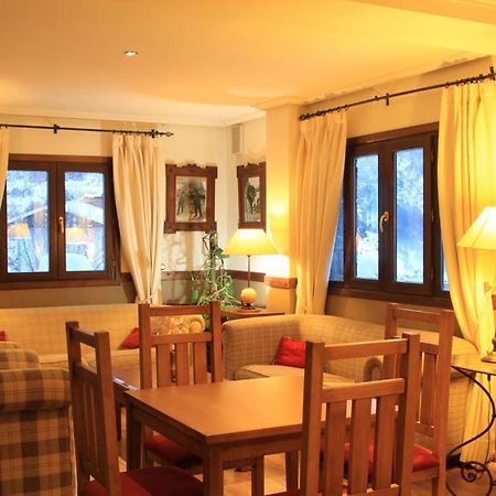 Aparthotel Sarrato Sallent de Gállego Zewnętrze zdjęcie