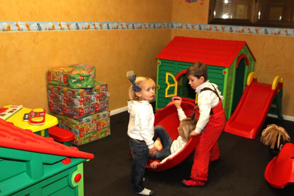 Aparthotel Sarrato Sallent de Gállego Zewnętrze zdjęcie